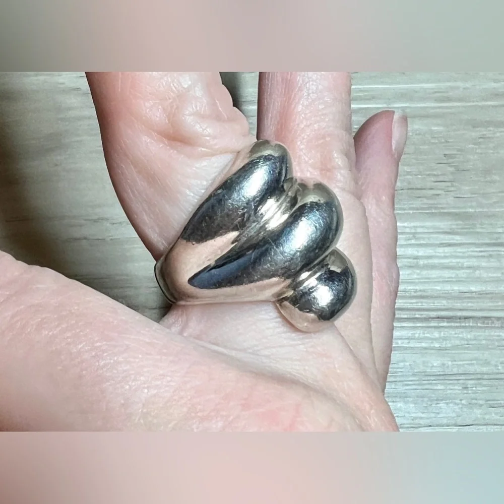 Vintage Designer (ND) Heavy Sterling Silver Triple Sculpted Dome Ring, Size 8 - Picture 9 of 10
